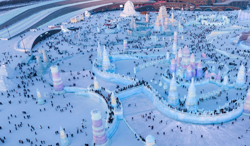 哈尔滨冰雪大世界冰雪艺术创作精彩展示